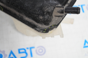 Expansion tank cooling Toyota Rav4 13-18 hybrid without a cover, 2 broken fasteners, chips on the edges