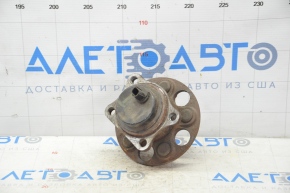 Rear right hub Lexus CT200h 11-17 rusty