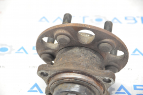 Rear right hub Lexus CT200h 11-17 rusty