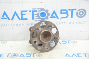 Rear left hub Toyota Prius 30 10-15 rusty, two studs missing