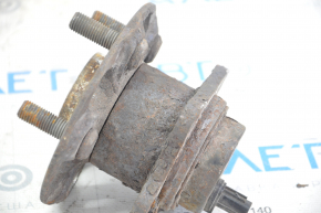 Rear left hub Toyota Prius 30 10-15 rusty, two studs missing