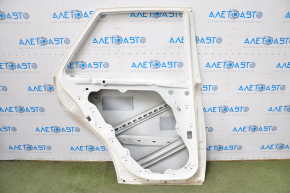 The rear left door is bare, Mercedes W164 ML, white, with bumpers.