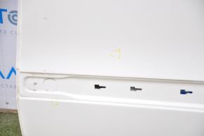 The rear left door is bare, Mercedes W164 ML, white, with bumpers.