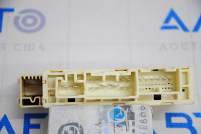 RELAY, INTEGRATION Toyota Sienna 11-20 crack in the body