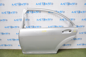 The rear left door of a Mercedes W221 long silver is bare, the bottom is dented, and the bumps are missing.
