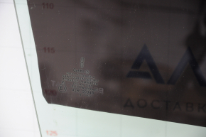 Lincoln MKZ 13-20 front right door glass