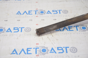 The front right half-shaft of a Lexus RX300 04-06 has a torn outer boot of the CV joint.