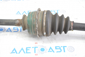 The front right half-shaft of a Lexus RX300 04-06 has a torn outer boot of the CV joint.