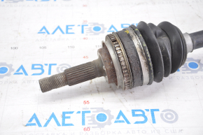 The front right half-shaft of a Lexus RX300 04-06 has a torn outer boot of the CV joint.