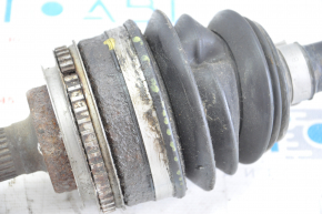 The front right half-shaft of a Lexus RX300 04-06 has a torn outer boot of the CV joint.