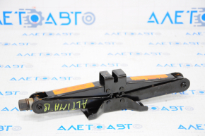 Nissan Altima jack 19-24