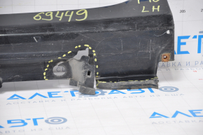 The left threshold of a Toyota Prius V 12-17 has a broken mount.