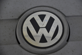VW Tiguan 09-18 Engine Cover Scratches on Emblem