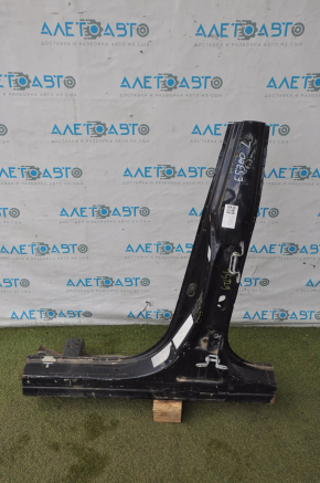 The left center pillar of the Lexus ES300 ES330 has been cut off.