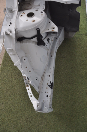 Front right quarter Nissan Pathfinder 13-20 white with central pillar, pokes
