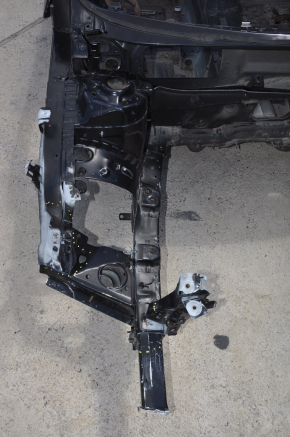 Front right quarter Chevrolet Volt 16 - black on the body, warped side member