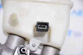 Hyundai Sonata 11-12 hybrid brake master cylinder with reservoir