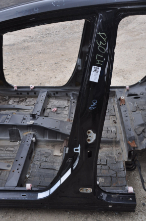 Body pillar central left Toyota Prius 30 10-15 on the body