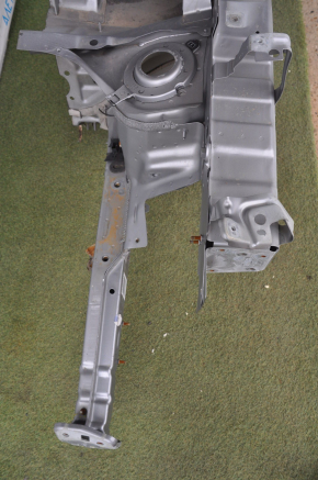 Quarter front left Jeep Cherokee KL 14-23 silver with central pillar, dented nose side member, bumps