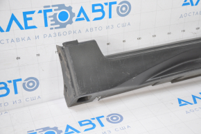 Left threshold Nissan Rogue 17-20 structure dented at the rear, broken fasteners, scratches