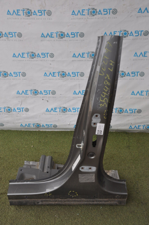 The central left body pillar of Chevrolet Volt 16 is sawn off, dented