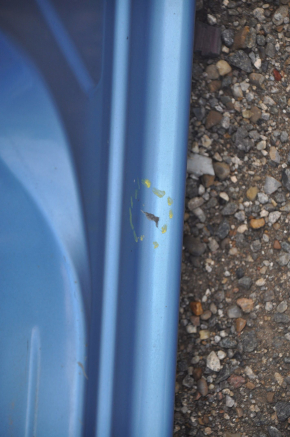 Body pillar central right Nissan Leaf 13-17 on the body, bumps