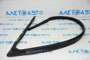 Front right glass seal Mazda 3 14-18 BM