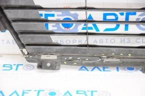 Lower grille of front bumper Lexus ES300h 13-15 prerest, cracks