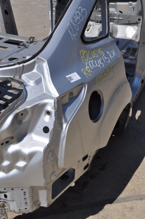 Quarter wing rear right Ford Focus mk3 11-18 4d silver on body, pokes