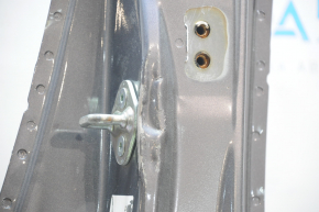 The central left body pillar of Honda Accord 13-17 is sawn off, dents