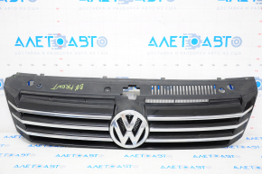 Radiator grill with VW Passat b7 12-15 USA badge is broken