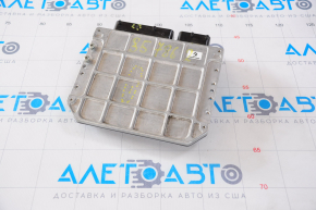 Block ECU engine computer Lexus CT200h 11-17 chip breakage, dented with a crack