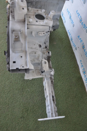 Front right quarter Dodge Journey 11-20 white, with central pillar