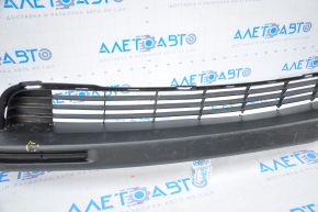 Toyota Highlander 14-16 front bumper lip is dented, fastening is torn, grille is torn, scratches