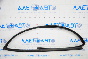 Front right glass seal for Lexus CT200h 11-17