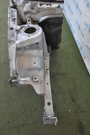 Front right quarter Lexus CT200h 11-17 silver with central pillar
