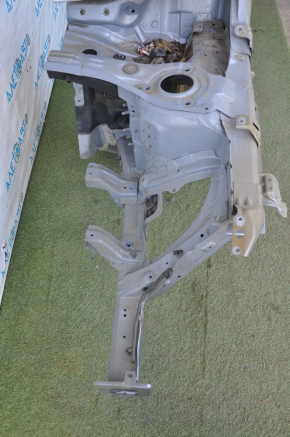 Front quarter left Hyundai Elantra AD 17-18 silver, with central pillar
