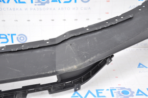 The front bumper lip of the Chevrolet Malibu 16-18 pre-rest is filed down, dented