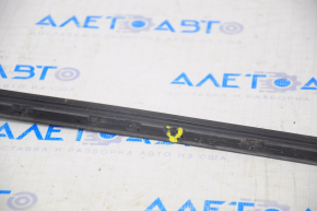 Right windshield molding VW Tiguan 18-24 cracked