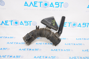 Air duct from the Toyota Solara 2.4 04-08 filter
