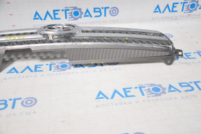 Toyota Highlander 2007 grille with emblem, cracks, broken fasteners, peeling chrome