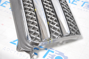 Toyota Highlander 2007 grille with emblem, cracks, broken fasteners, peeling chrome