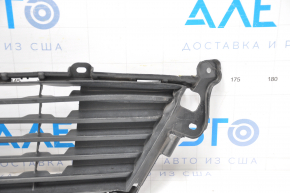 Lower grille of the front bumper Lexus ES350 13-15 pre-restoration no fragment of fastening, dented, tears