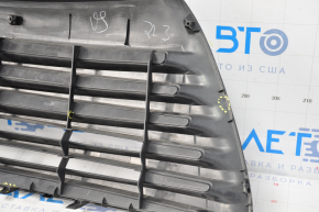 Front bumper grille Toyota Camry v55 15-17 usa LE is dented, fasteners are broken, tear, scratches