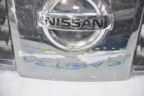 Radiator grill grill Nissan Maxima 04-06 peeled chrome, 2 lower fasteners broken, scratches