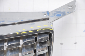 Radiator grill grill Nissan Maxima 04-06 peeled chrome, 2 lower fasteners broken, scratches
