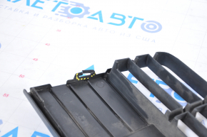 Front bumper grille central Ford Focus mk3 11-14 prerest matt dented, broken fasteners, tears