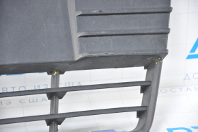 Front bumper grille central Ford Focus mk3 11-14 prerest matte, broken fasteners, tears, filed