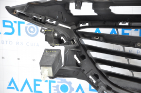 Radiator grill Mazda 6 13-17 complete with badge, broken fasteners, crack on molding, chrome bulged, bump on chrome