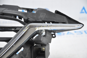 Radiator grill Mazda 6 13-17 complete with badge, broken fasteners, crack on molding, chrome bulged, bump on chrome